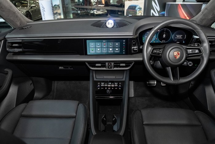 2025 Porsche Macan 4S