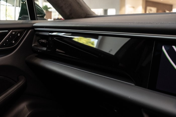 2025 Porsche Macan 4S