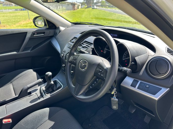2013 Mazda 3 Neo