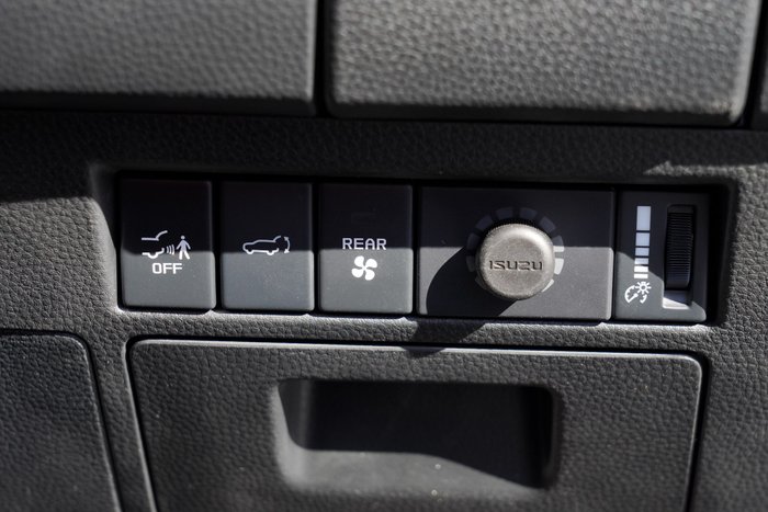 2025 Isuzu MU-X LS-T