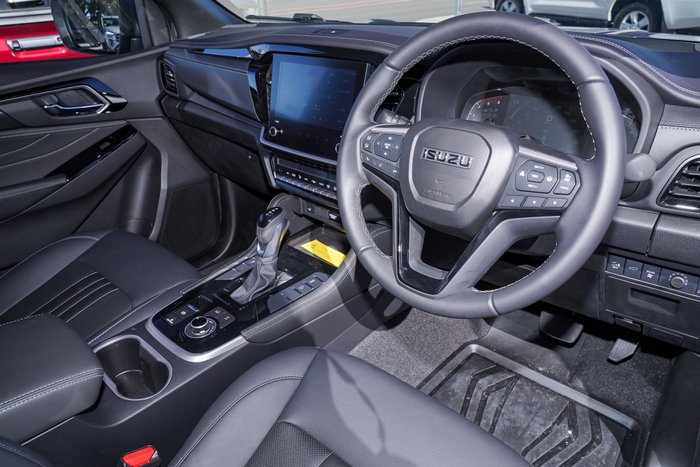 2025 Isuzu MU-X LS-T