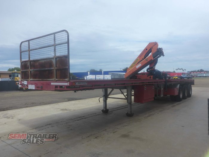 2006 Krueger 44FT Flat Top with Mid Mount Palfinger Crane