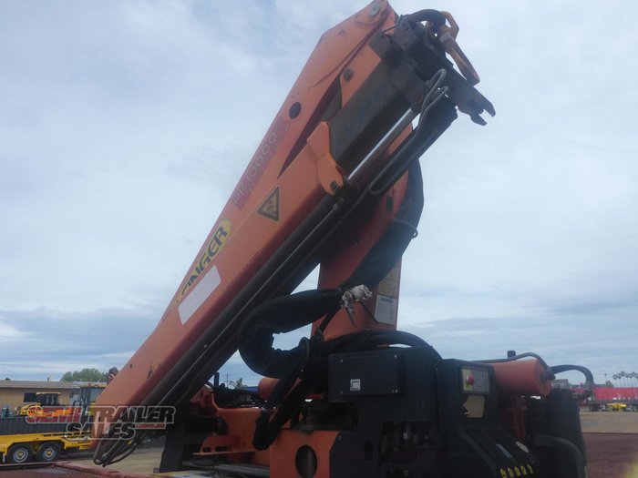 2006 Krueger 44FT Flat Top with Mid Mount Palfinger Crane