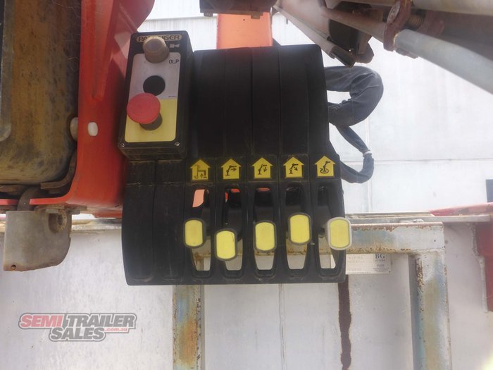 2006 Krueger 44FT Flat Top with Mid Mount Palfinger Crane