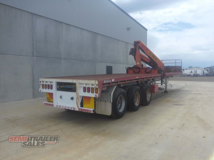 2006 Krueger 44FT Flat Top with Mid Mount Palfinger Crane