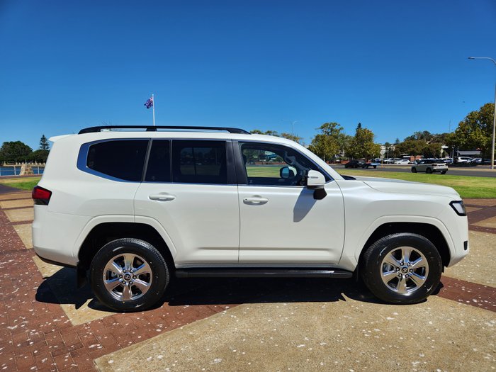 2025 Toyota Landcruiser VX