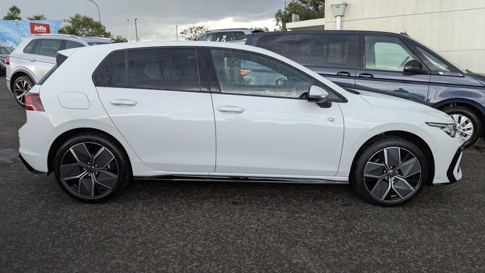 2026 VOLKSWAGEN Golf R-LINE