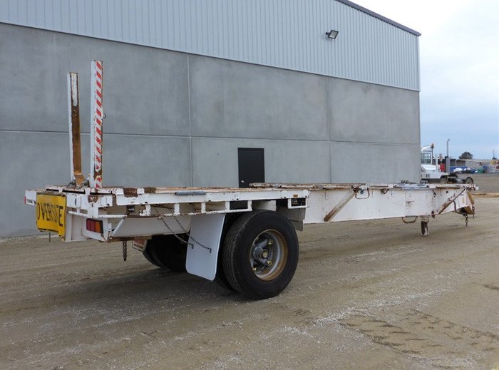 1997 Custom Pole Jinker Pig Trailer