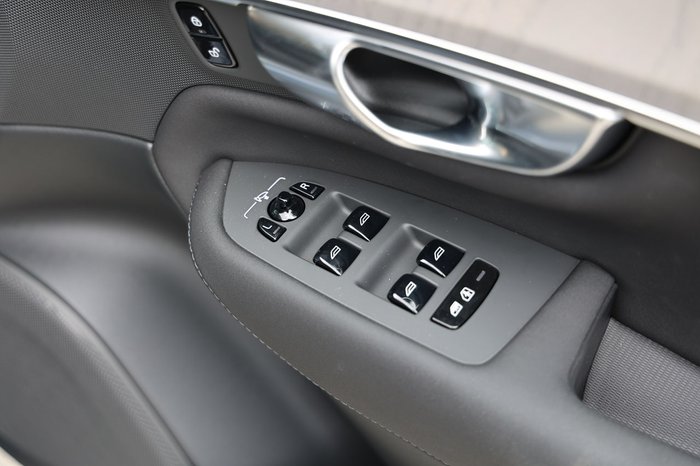 2025 Volvo XC90 Ultra B5 Dark