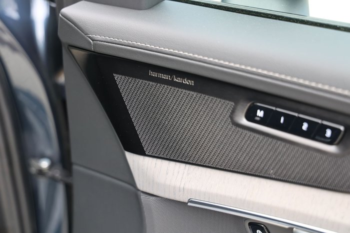 2025 Volvo XC90 Ultra B5 Dark