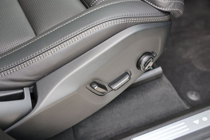 2025 Volvo XC90 Ultra B5 Dark