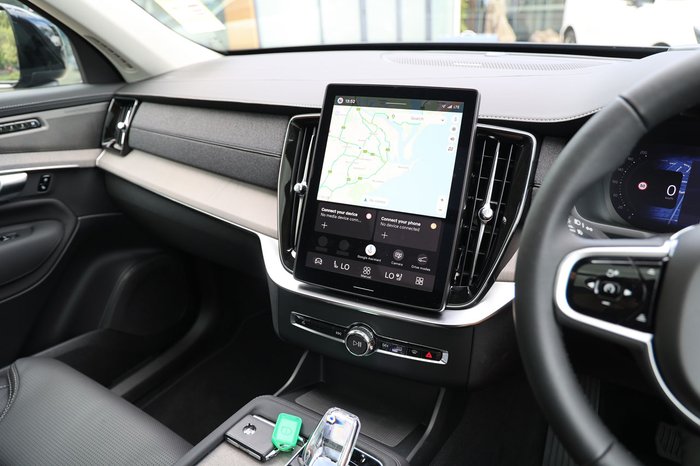 2025 Volvo XC90 Ultra B5 Dark