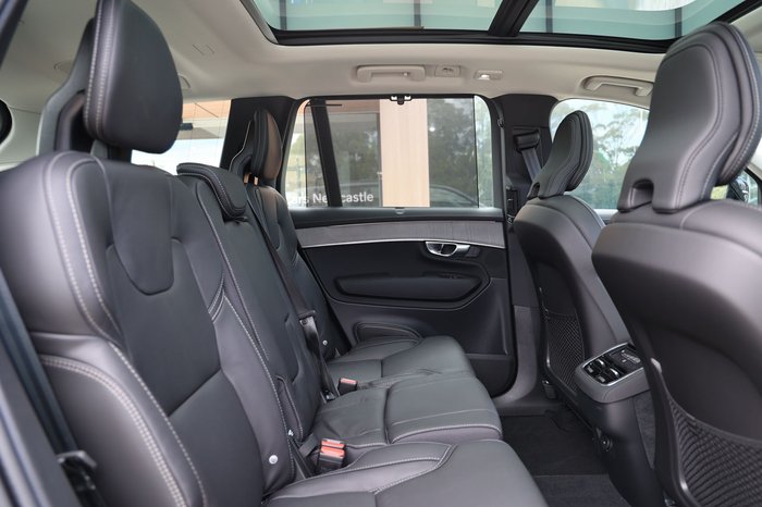 2025 Volvo XC90 Ultra B5 Dark