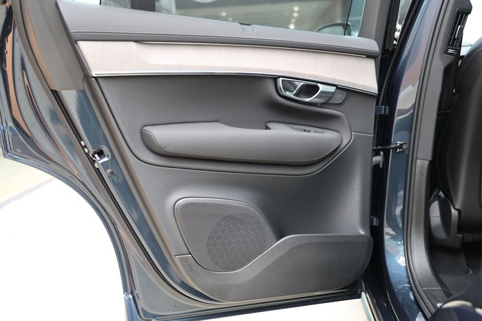 2025 Volvo XC90 Ultra B5 Dark