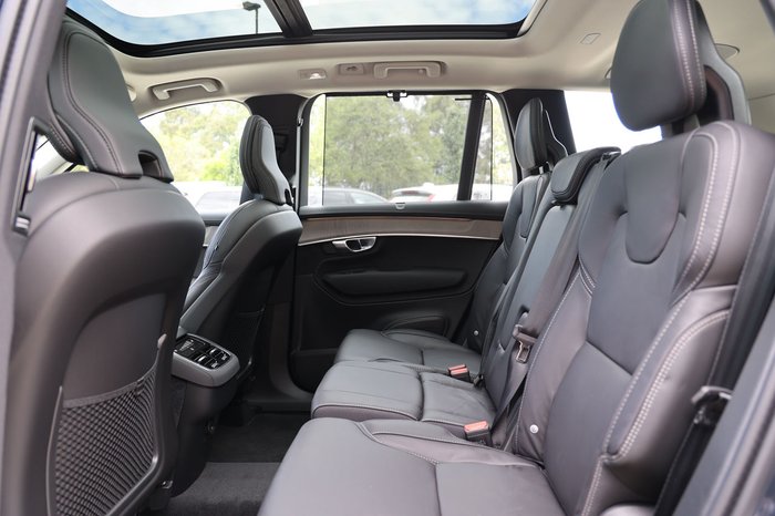 2025 Volvo XC90 Ultra B5 Dark