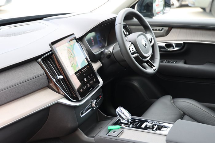 2025 Volvo XC90 Ultra B5 Dark