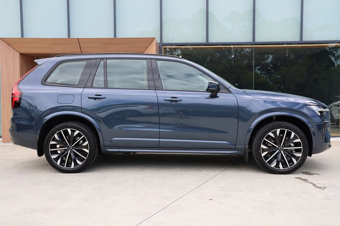 2025 Volvo XC90 Ultra B5 Dark