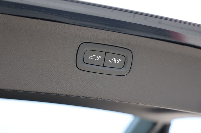 2025 Volvo XC90 Ultra B5 Dark