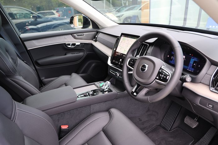 2025 Volvo XC90 Ultra B5 Dark