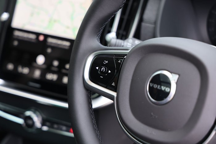 2025 Volvo XC90 Ultra B5 Dark