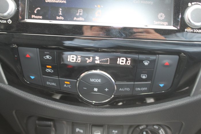 2025 Nissan Navara ST-X