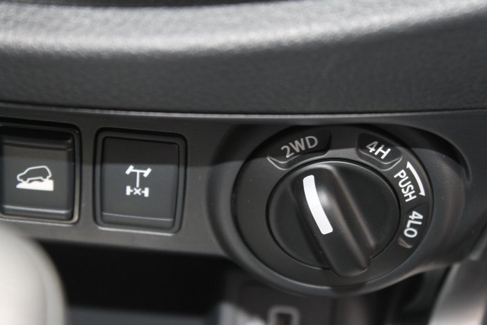 2025 Nissan Navara ST-X