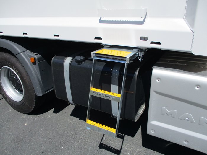 MAN TGS 26.510 6x4 High Clearance Tipper
