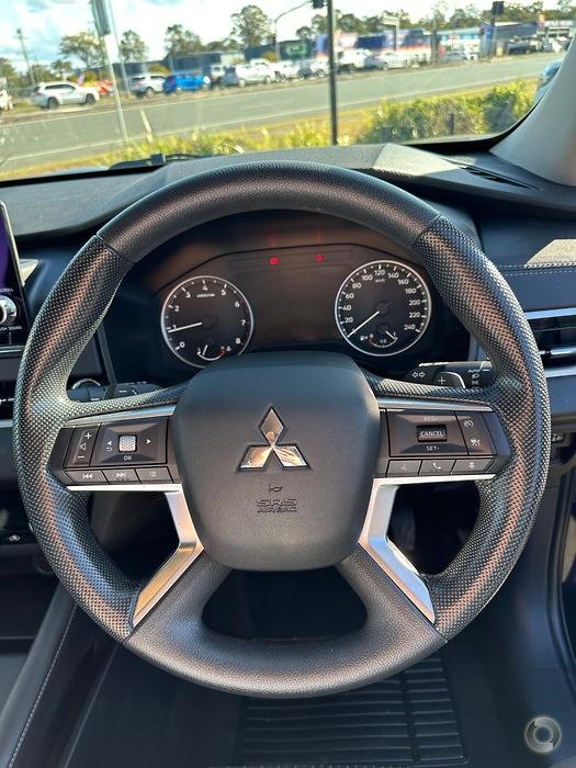 2023 Mitsubishi Outlander ES