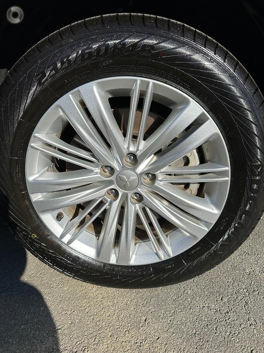 2023 Mitsubishi Outlander ES