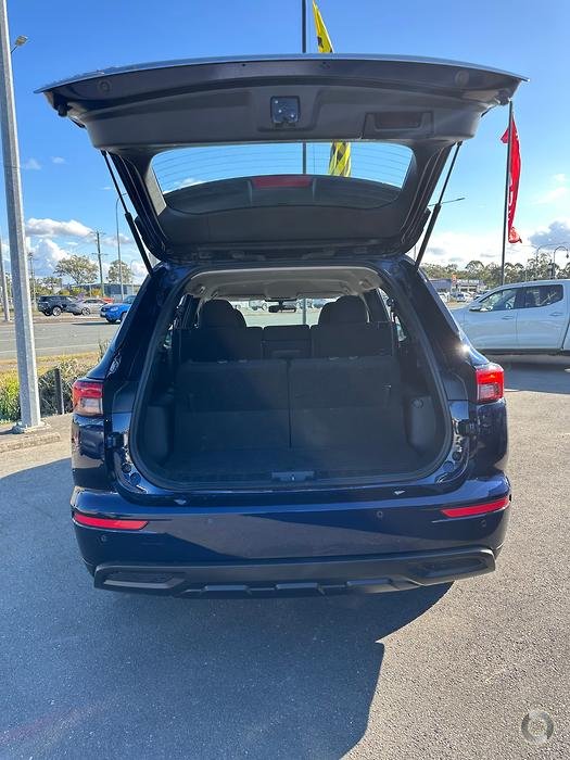 2023 Mitsubishi Outlander ES