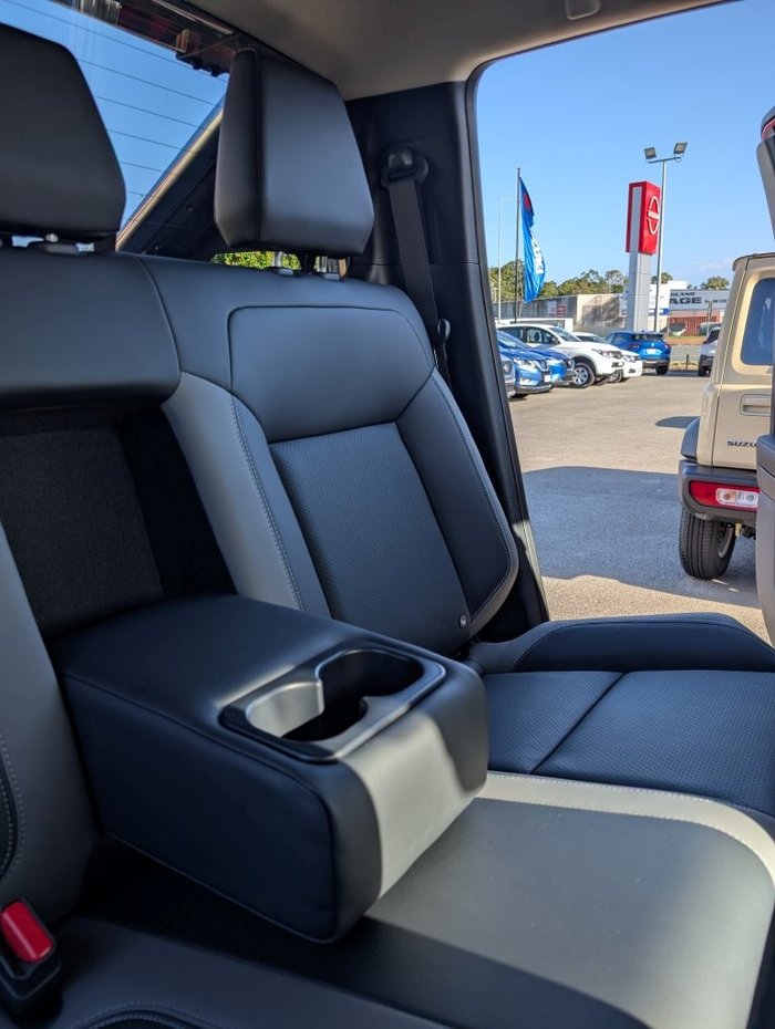 2025 NISSAN NAVARA ST-X