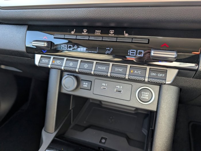 2025 NISSAN NAVARA ST-X