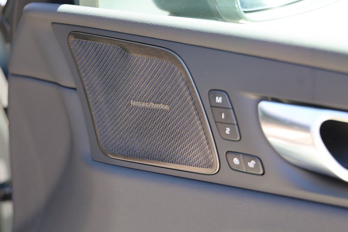 2025 Volvo XC60 Plus B5 Bright