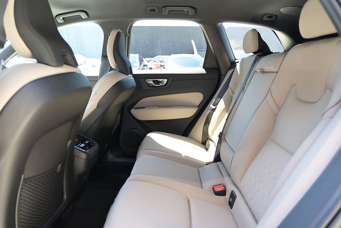 2025 Volvo XC60 Plus B5 Bright