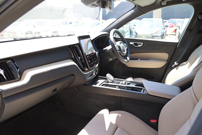 2025 Volvo XC60 Plus B5 Bright