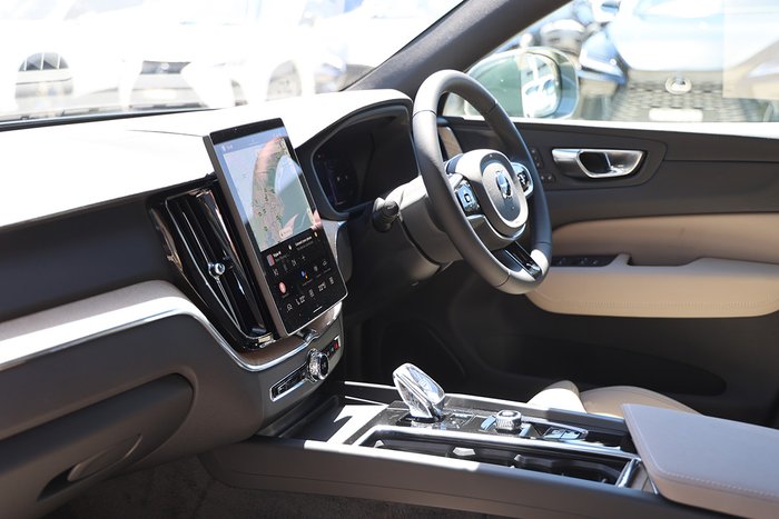 2025 Volvo XC60 Plus B5 Bright