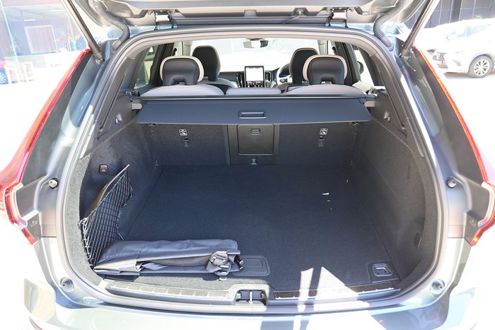 2025 Volvo XC60 Plus B5 Bright