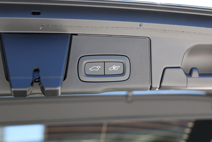 2025 Volvo XC60 Plus B5 Bright