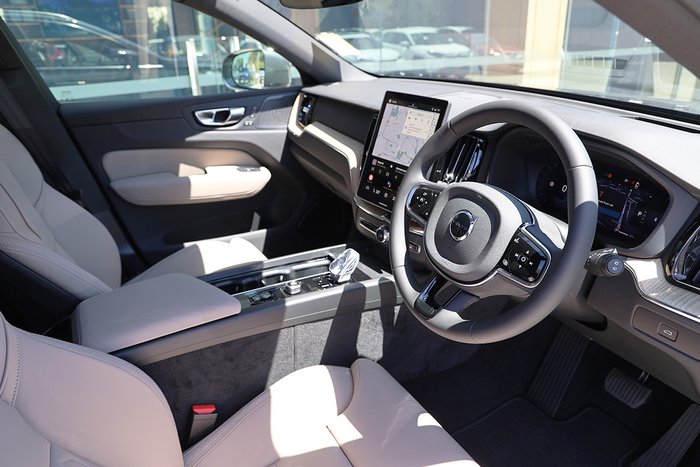 2025 Volvo XC60 Plus B5 Bright