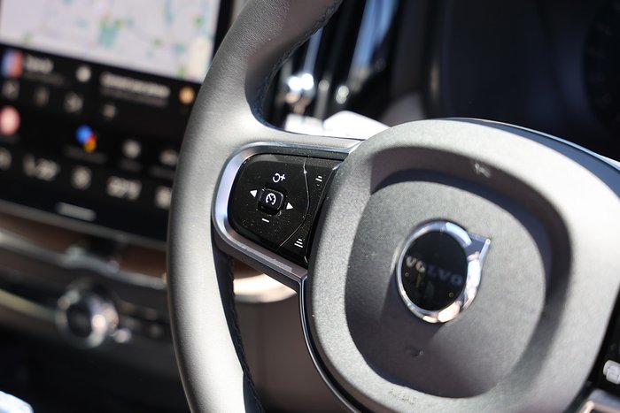 2025 Volvo XC60 Plus B5 Bright