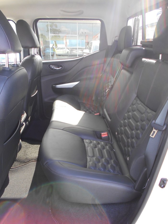 2025 Nissan Navara ST-X