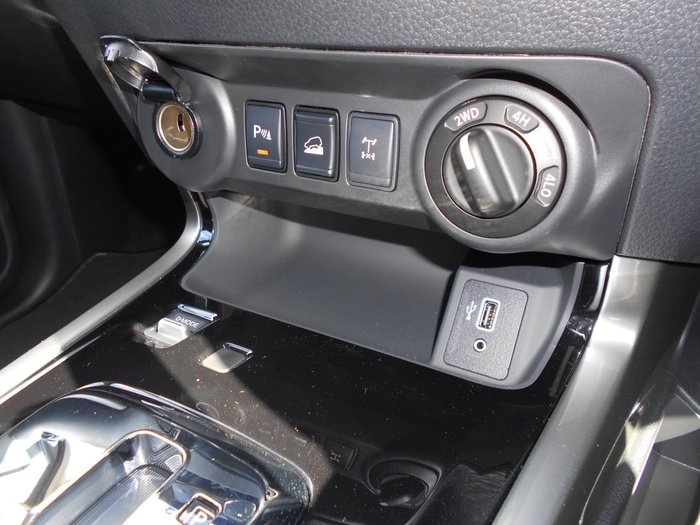 2025 Nissan Navara ST-X