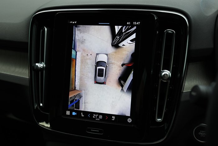 2023 Volvo XC40 Ultimate B4 Dark