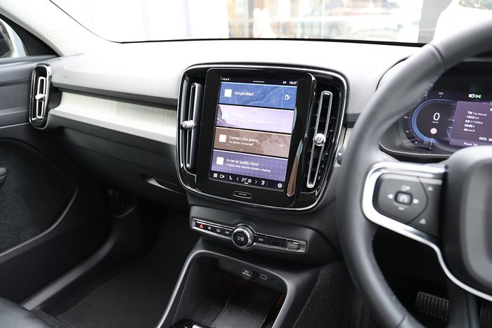 2023 Volvo XC40 Ultimate B4 Dark
