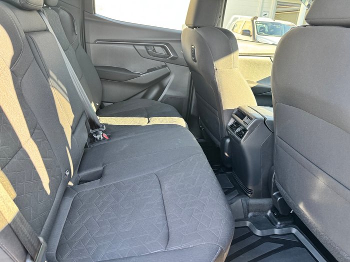 2025 ISUZU D-MAX LS-M XR