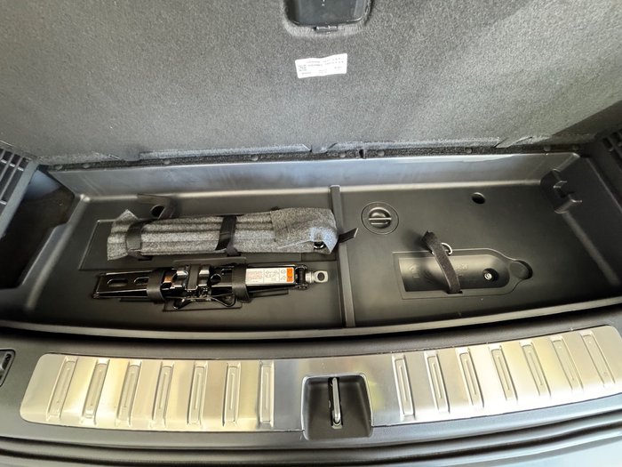 2025 LDV D90 Executive