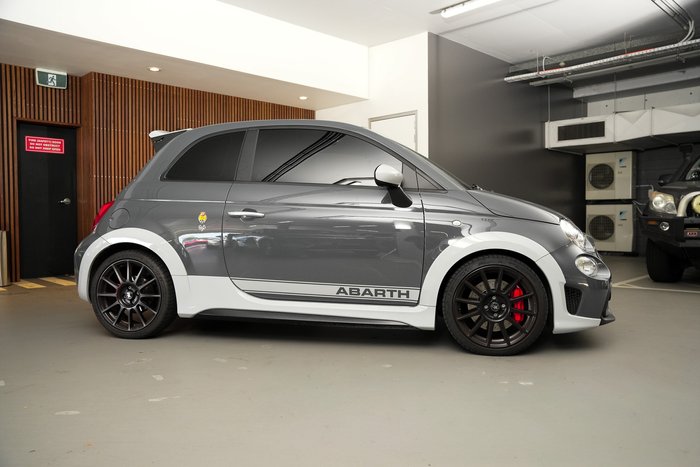 2020 Abarth 695 70 Anniversario