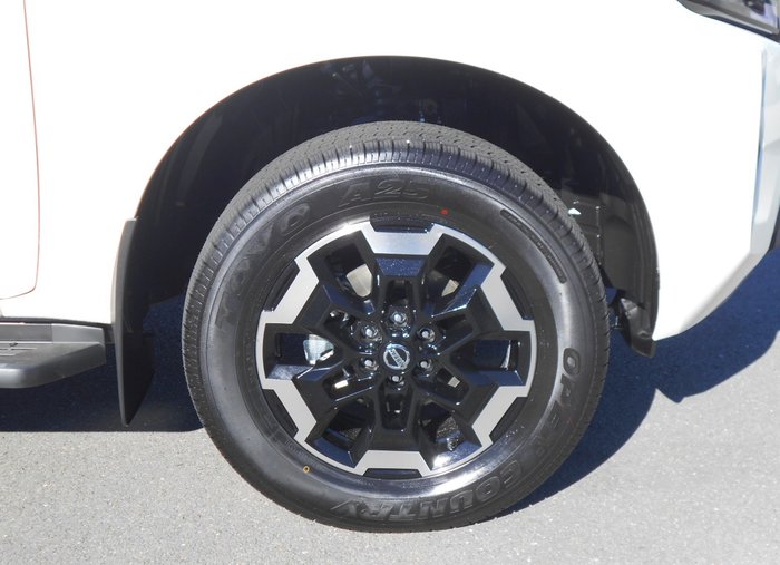 2025 NISSAN NAVARA ST-X