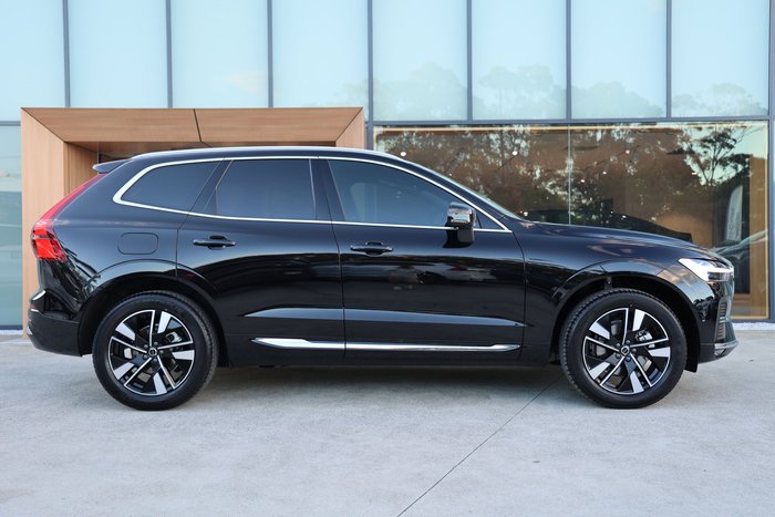 2026 Volvo XC60 Plus B5 Bright