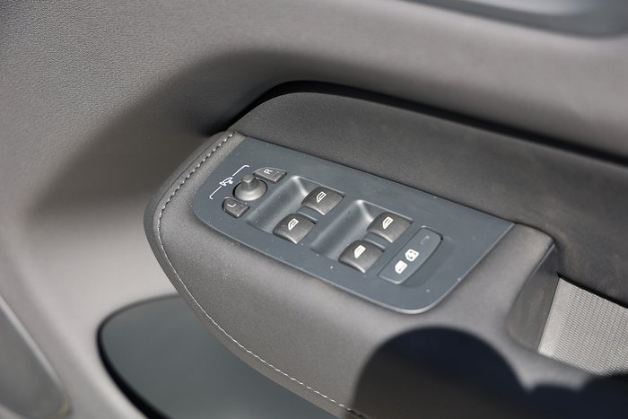 2025 Volvo XC60 Plus B5 Bright